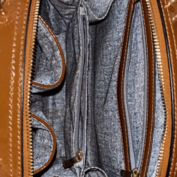 Lv embossed patent leather hand bag - Picture 8 of 8